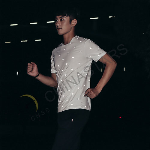 Reflective T-shirt with dot patttern